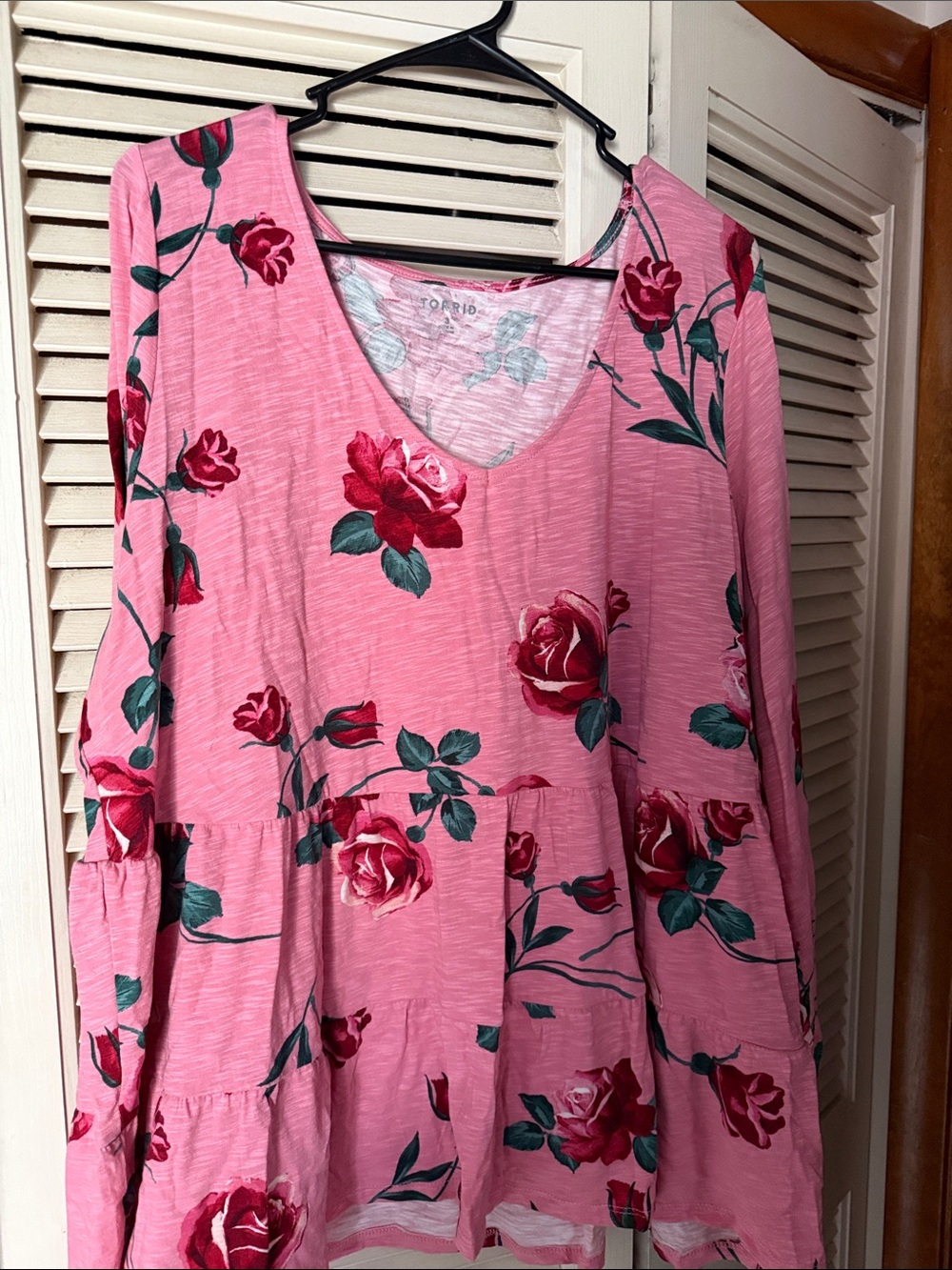 Torrid Sz 3 Pink Rose Print V-Neck Tiered Tunic